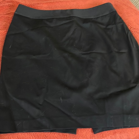 EXPRESS BLACK KNEE LENGTH SKIRT maybe worn one time . Has accents on side to - Picture 1 of 4